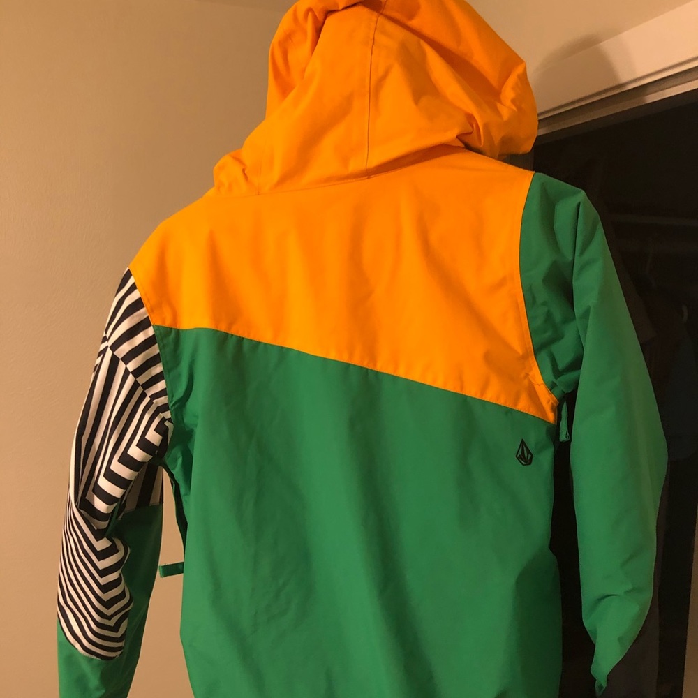 Volcom youth size M, for ski/snowboard outerwear.